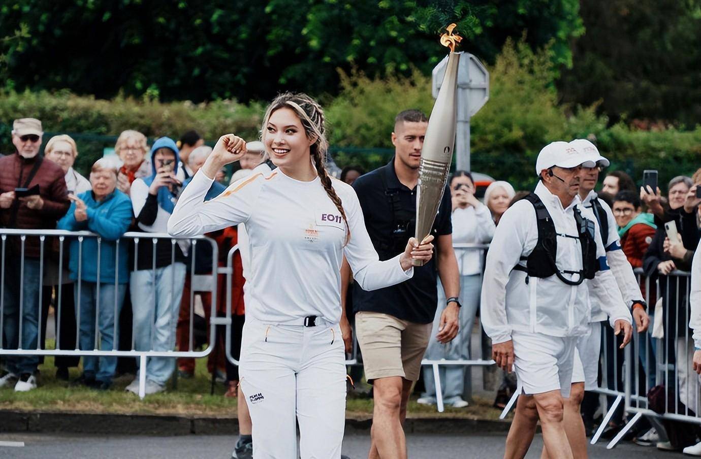 包含国际足坛中国力量崭露头角成绩靓丽引全球瞩目的词条 包含国际足坛中国力量崭露头角成绩靓丽引全球瞩目的词条