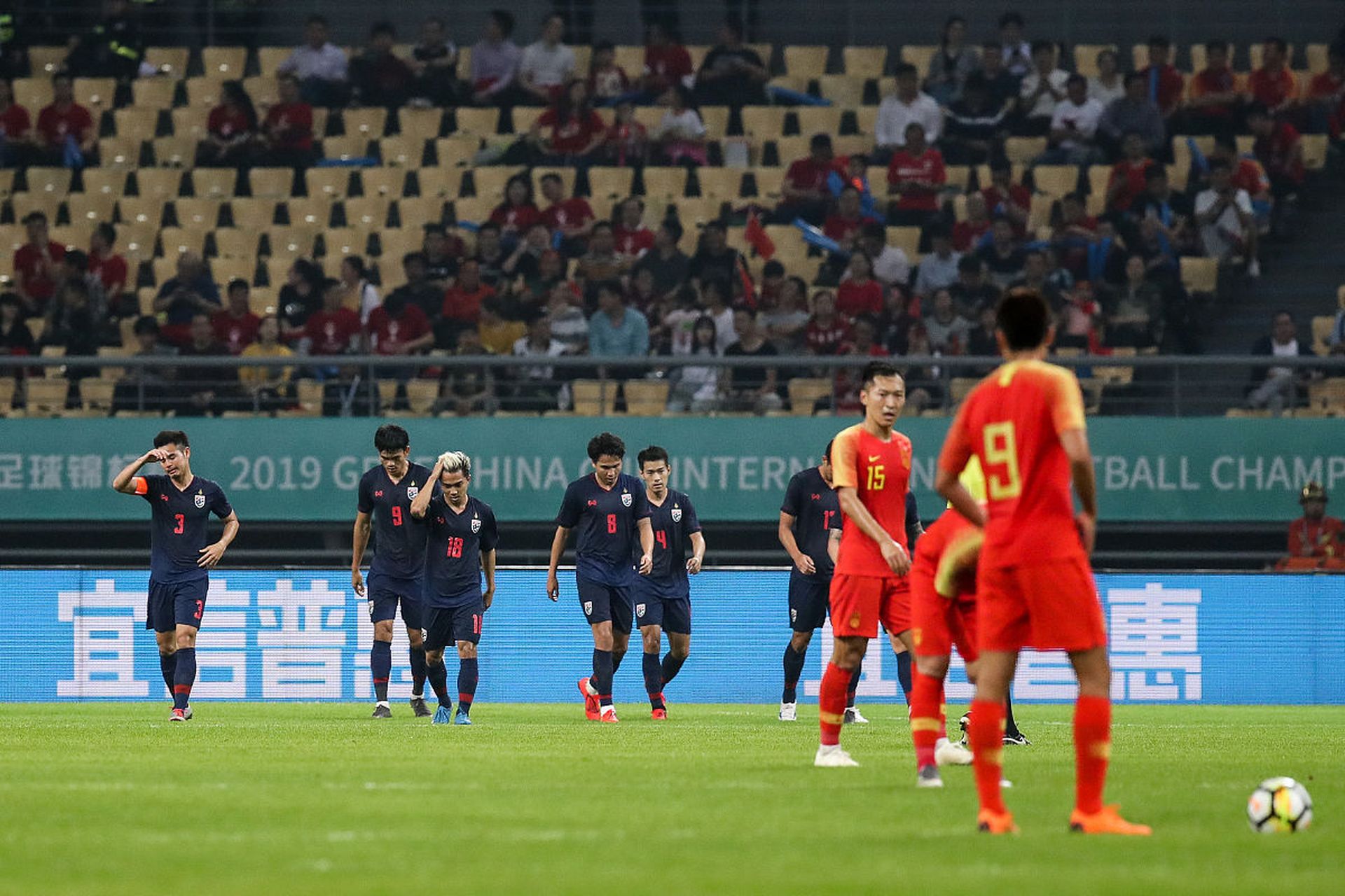 国内足球赛事即将打响,球队备战决胜局面 国内足球赛事即将打响,球队备战决胜局面