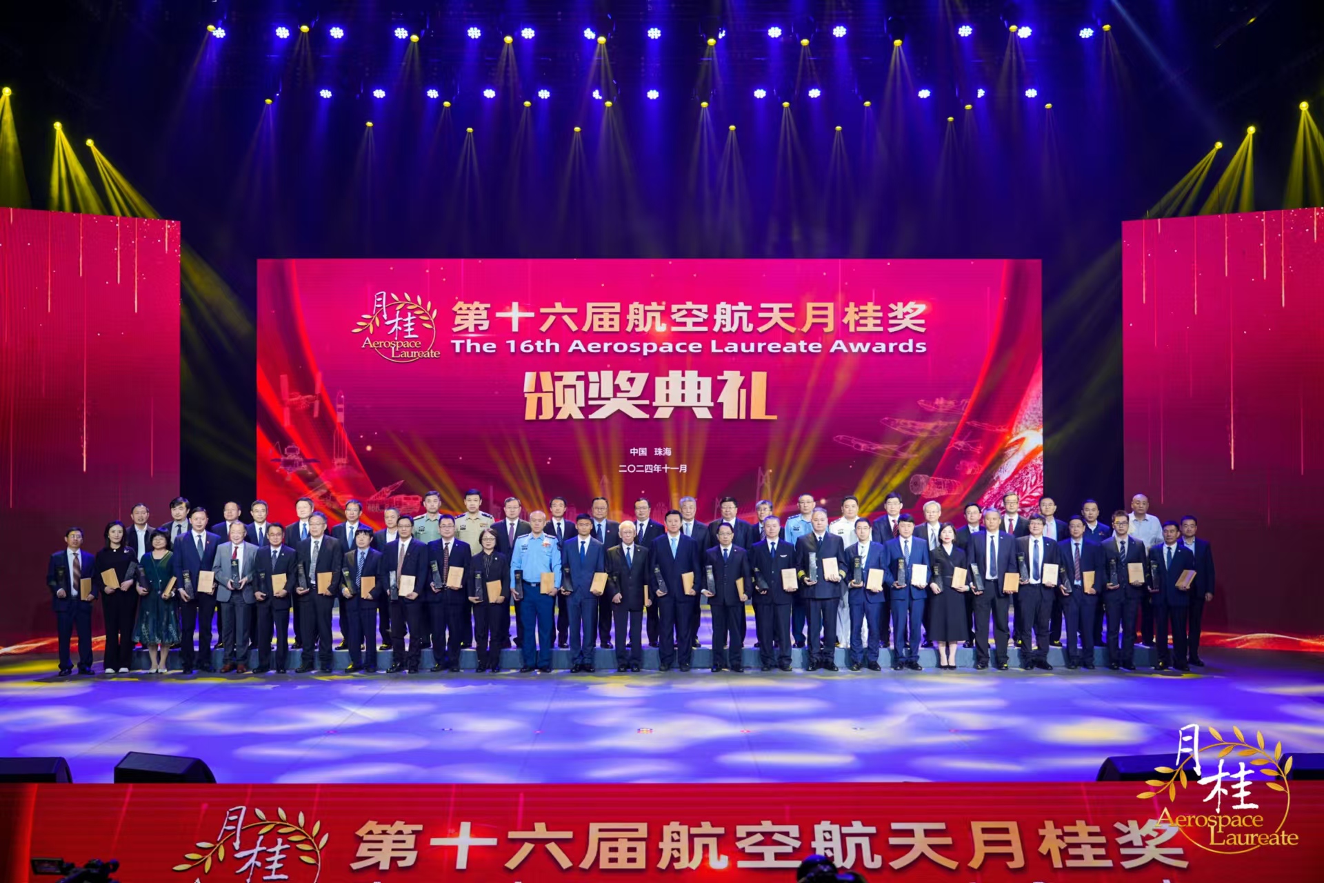 中国代表团重夺桂冠,集体华丽亮相 中国代表团重夺桂冠,集体华丽亮相