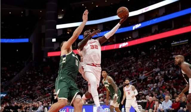 火箭外线防守不力,主教练需大幅调整 火箭外线防守不力,主教练需大幅调整