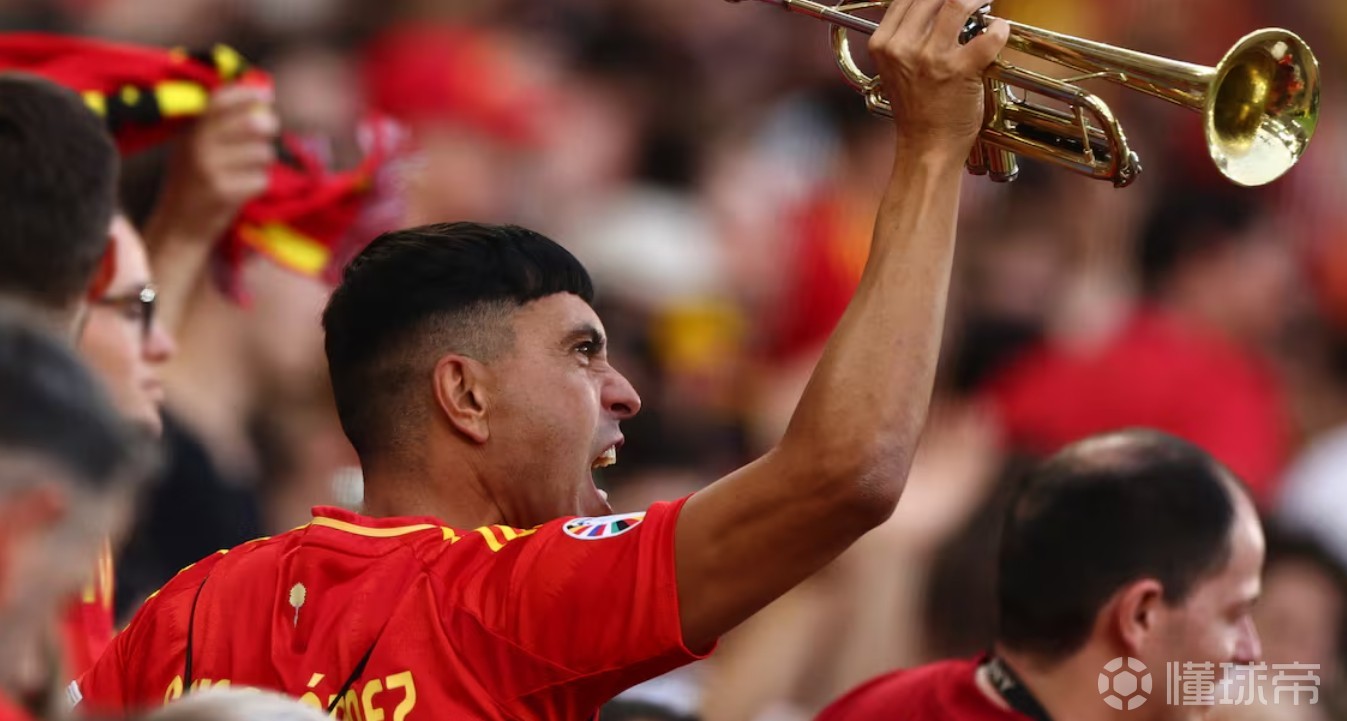 西班牙主帅亮相解读备战策略，球迷期待胜利的简单介绍