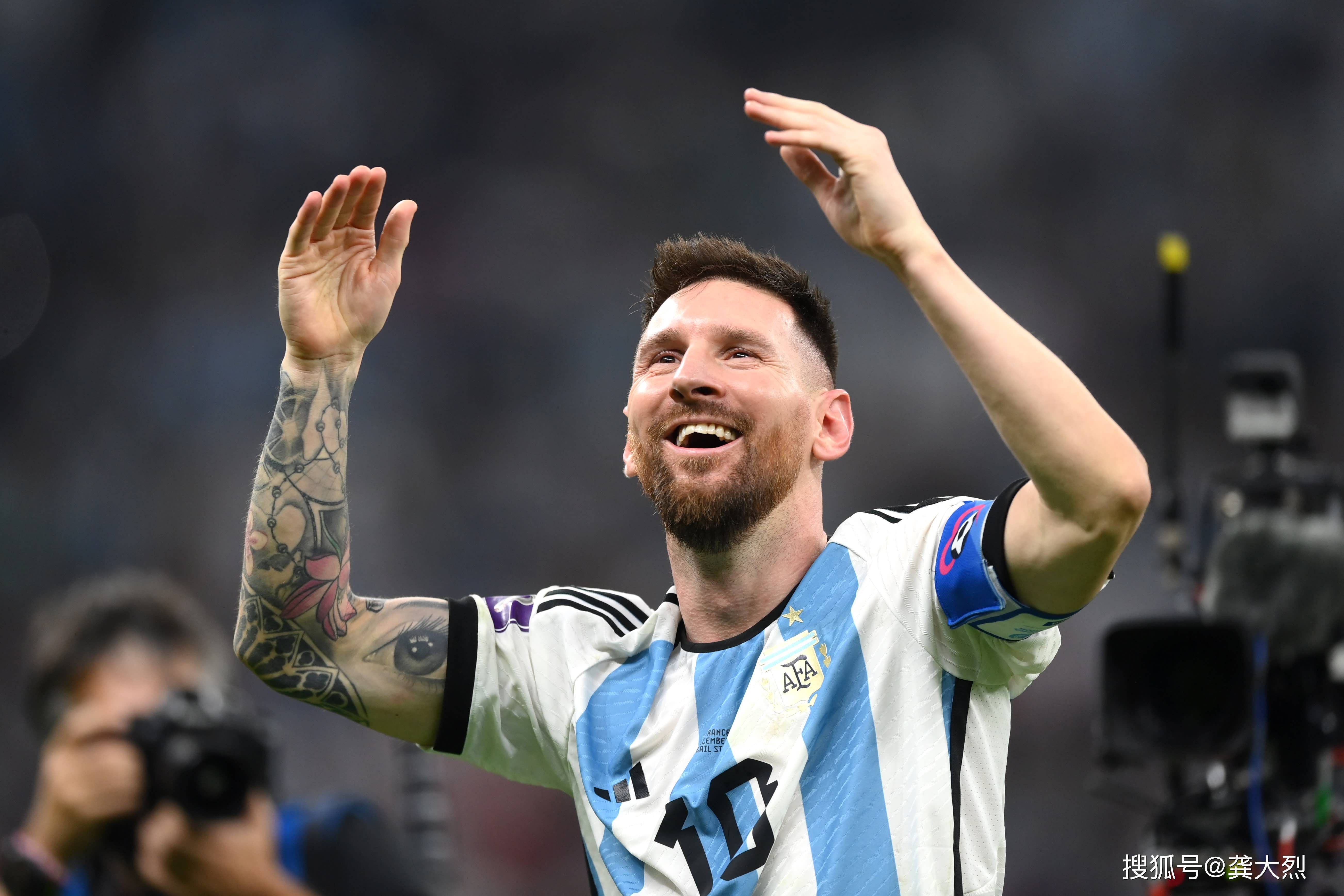 世界杯半决赛悬念重重,球迷紧张不已 世界杯半决赛悬念重重,球迷紧张不已