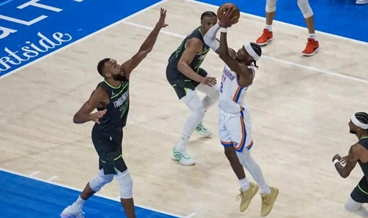 南美篮球锦标赛迎来历史性一战，激烈角逐引发观众狂热的简单介绍