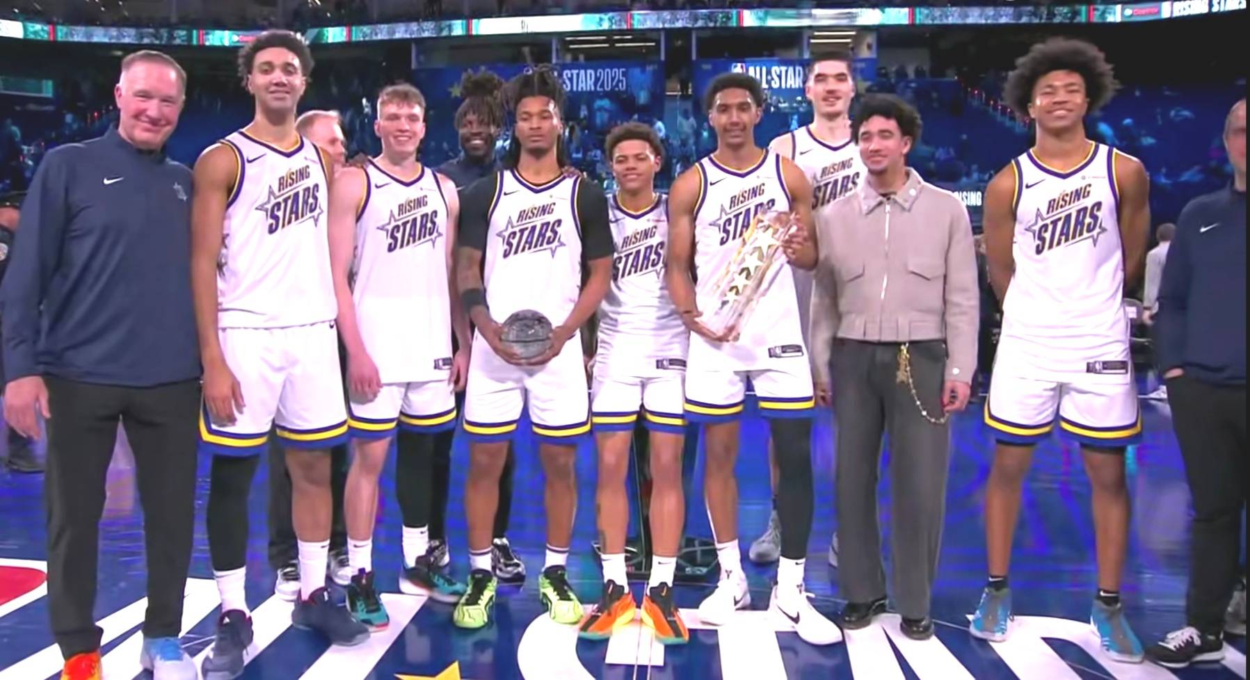 关于英国篮球公开赛明星阵容座无虚席的信息