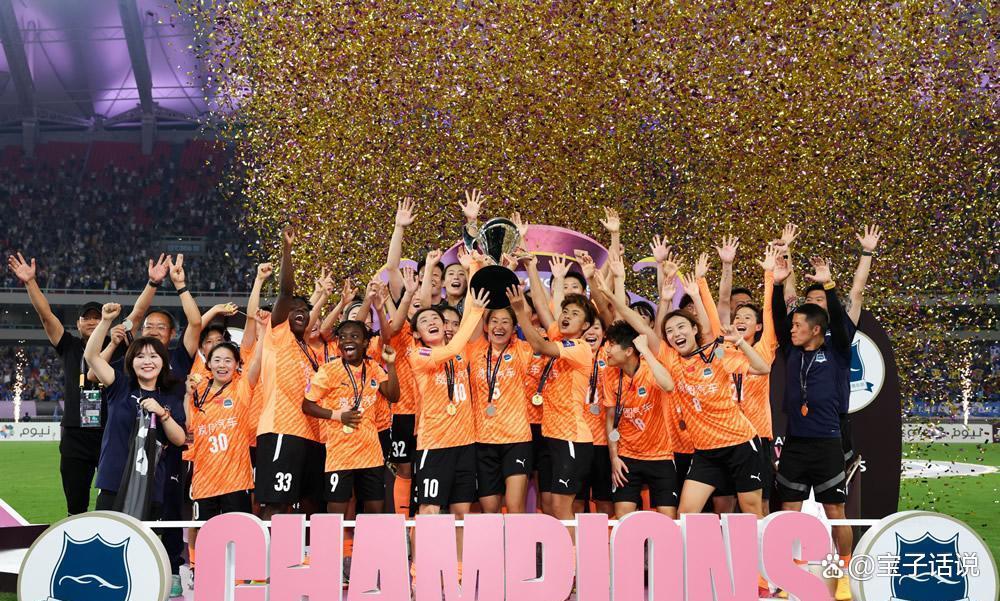 包含美丽的胜利，中国足球队再次登上领奖台的词条