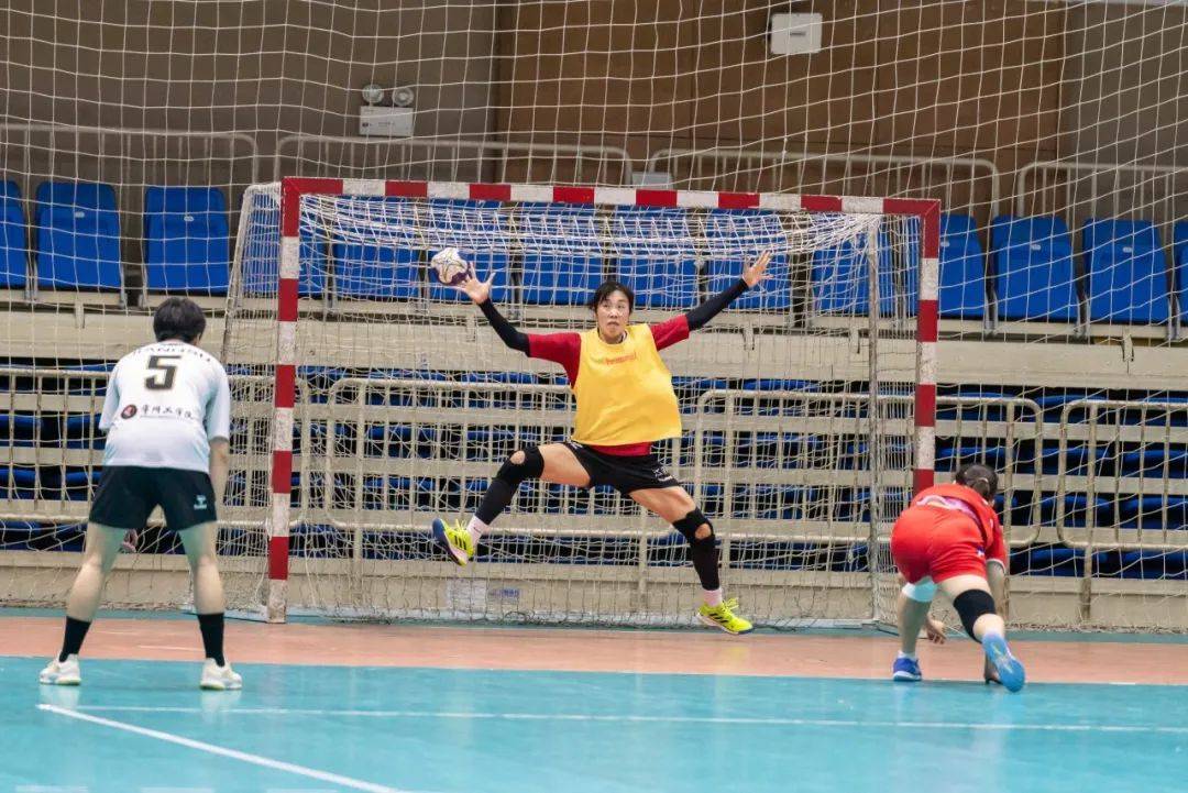 九游体育在线登录-包含赛场上球队们实力对抗，一幕幕精彩时刻让人陶醉的词条