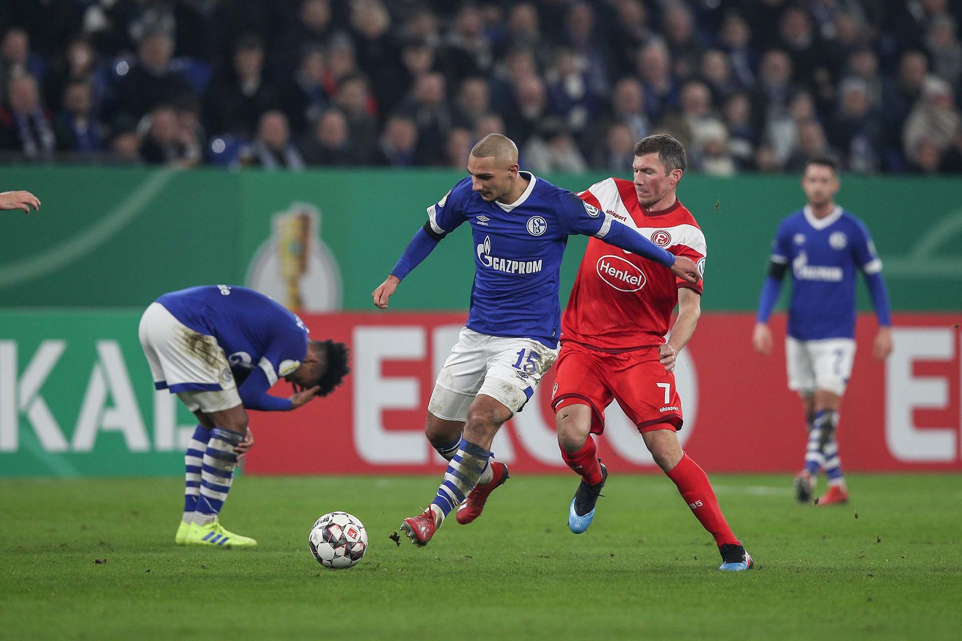 沙尔克连败中,保级形势愈发艰难 沙尔克连败中,保级形势愈发艰难